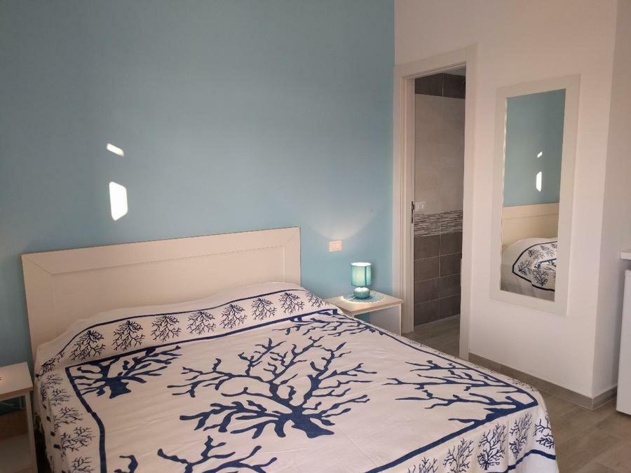 La Bussola Hotel Порто Чезарео Екстериор снимка